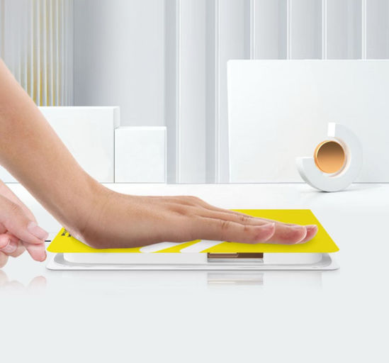 Imagine Kit Folii sticla compatibil cu iPhone 16e, huse silicon negru, instalare usoara si rapida cu dispozitiv de potrivire automata in 3 sec cu Easy Install Kit